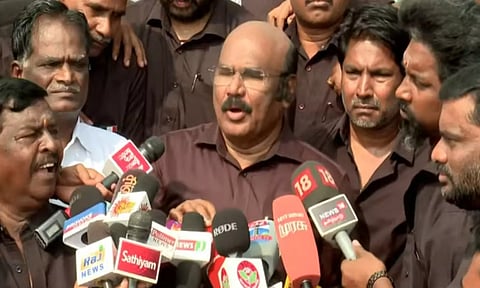 டி.டி.வி. தினகரனை கூட்டணியில் சேர்ப்பது குறித்து இ.பி.எஸ். முடிவு செய்வார் - ஜெயக்குமார்