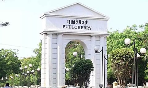புதுச்சேரியில் புத்தாண்டையொட்டி 1500 போலீசார் பாதுகாப்பு- ஒயிட் டவுன் பகுதியில் வாகனங்கள் செல்ல தடை