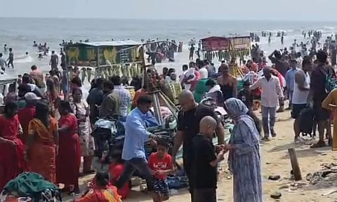 காணும் பொங்கல் விழா: வேளாங்கண்ணி கடற்கரையில் குவிந்த சுற்றுலாப் பயணிகள்