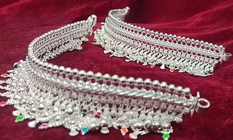 தொடர் விலை உயர்வு - ஆர்டர்கள் வராததால் வெறிச்சோடிய வெள்ளி பட்டறைகள்