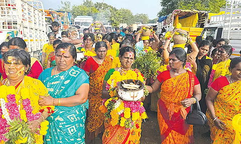 தை மாத கடைசி வெள்ளிக்கிழமை: இருக்கன்குடி மாரியம்மன் கோவிலில் அலைமோதிய பக்தர்கள் கூட்டம்