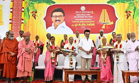 500 மூத்த தம்பதியருக்கு தாம்பூலம் வழங்கி சிறப்பு செய்த முதலமைச்சர் மு.க.ஸ்டாலின்