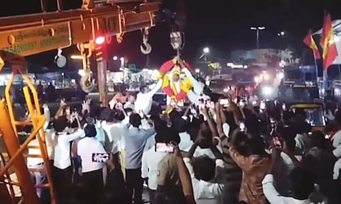த.வெ.க. மாவட்ட செயலாளர் உள்ளிட்ட 50 பேர் மீது போலீசார் வழக்குப்பதிவு