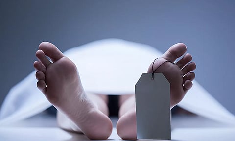 காருக்குள் பிணமாக கிடந்த புதுமாப்பிள்ளை... போலீசார் விசாரணை