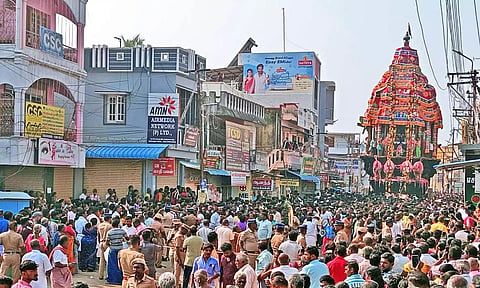 திருச்செந்தூர் சுப்பிரமணிய சுவாமி கோவிலில் மாசித்திருவிழா தேரோட்டம் கோலாகலம்