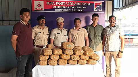 ஜோலார்பேட்டை அருகே ரெயிலில் கடத்திய 36 கிலோ கஞ்சா பறிமுதல்