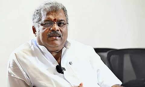 போராட்டத்தில் ஈடுபட்ட வருவாய்த்துறை அலுவலர்களை கைது செய்வதா? - ஜி.கே.வாசன் கண்டனம்