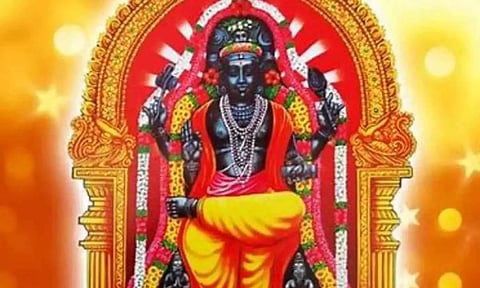 தென்திசை நோக்கி அமர்ந்திருக்கும் தட்சிணாமூர்த்தி