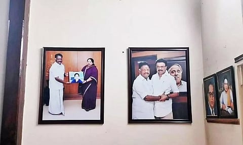 DMK | அ.தி.மு.க.வினர் கடும் கண்டனம் தெரிவித்த நிலையில் ஓ.பி.எஸ். வீட்டில் மீண்டும் ஜெயலலிதா புகைப்படம்
