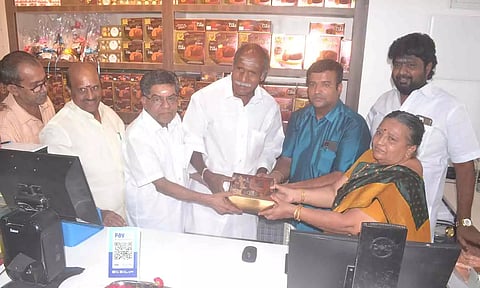 கீதா பேக்கரி எலைட் புதிய கடை