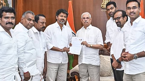 മാന്ത്രിക സംഖ്യയിലെത്തി, തമിഴകം വിജയ് ഭരിക്കും; ഡിഎംകെ കരുനീക്കങ്ങൾക്ക് 'ചെക്ക്‌മേറ്റ്'