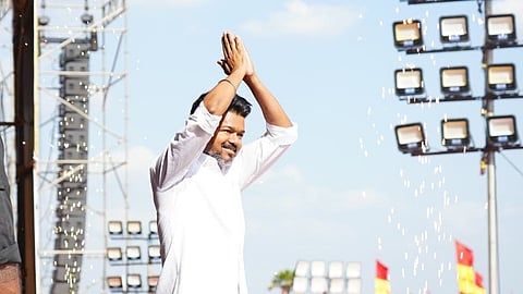 മദ്യക്കടകള്‍ പൂട്ടി, പൊതുസ്ഥലത്തെ ബാനറുകള്‍ നീക്കാന്‍ പാര്‍ട്ടിക്ക് നിര്‍ദേശം;  വിജയ് ലക്ഷ്യമിടുന്നത് പക്കാ തമിഴ് മാസ് എന്റര്‍ടൈനര്‍