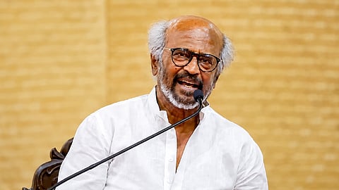 'ആൾക്കൂട്ടത്തിനിടയിലും തിരിച്ചറിയാതെ പോയ നിമിഷം';
അഹങ്കാരവും താരപദവിയും നിഷ്പ്രഭമായ അപൂർവ്വ ജീവിതാനുഭവം പങ്കുവെച്ച് രജനീകാന്ത്