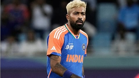 'ഇപ്പോൾ ടീം ജയിക്കുന്നുണ്ട്, ദയവായി തിരിച്ചുവരരുത്'; ഹാർദിക് പാണ്ഡ്യയോടുള്ള കലിപ്പിൽ മുംബൈ ആരാധകർ 
