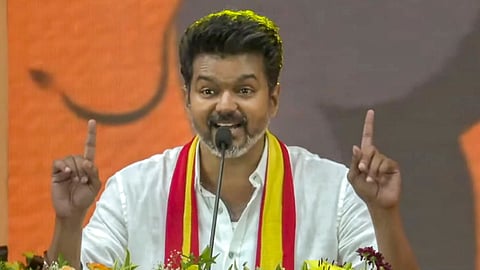 ക്രമസമാധാന തകർച്ചയുടെ പഴി എന്റെ മേൽ ചാരേണ്ട; തമിഴ്‌നാടിനെ നശിപ്പിച്ചത് ഡി എം കെ ഭരണമെന്ന് മുഖ്യമന്ത്രി വിജയ്