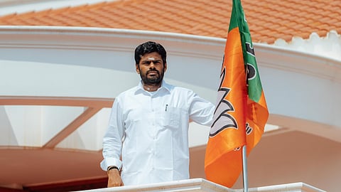 കാവിവേഷം അഴിക്കാത്ത അണ്ണാമലൈ; വരാനിരിക്കുന്നത് ബിജെപിയുടെ അനുബന്ധ പാർട്ടിയെന്ന നാടകം? ലക്ഷ്യം ദ്രാവിഡ മനസിലേക്കുള്ള കുറുക്കുവഴി?