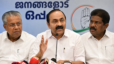 അന്യായമെന്ന് പിണറായി, വിദ്യാർഥികളുടെ കൊഴിഞ്ഞുപോക്ക് വർധിക്കുമെന്ന് ഒആർ കേളു; മെന്റർ അധ്യാപകരെ പിരിച്ചുവിട്ടതിൽ സർക്കാരിനെതിരെ ആഞ്ഞടിച്ച് പ്രതിപക്ഷം 