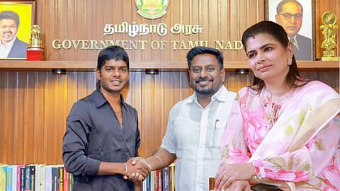 'പുരുഷന്മാരെ ഹീറോയായി കാണുന്ന സമൂഹത്തില്‍ സത്രീകള്‍ ഒറ്റപ്പെടുന്നു'; വേടന്‍ - തമിഴ്‌നാട് വിദ്യാഭ്യാസ മന്ത്രി  കൂടിക്കാഴ്ചയ്‌ക്കെതിരെ ചിന്മയി