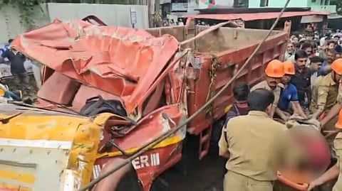 കൊല്ലത്ത് കുട്ടികൾക്കിടയിലേക്ക് ടിപ്പർ പാഞ്ഞുകയറി; മൂന്ന് മരണം, നിരവധി പേർക്ക് ഗുരുതരപരിക്ക്