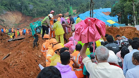 കള്ളാടി മണ്ണിടിച്ചിൽ: മൂന്ന് മരണം സ്ഥിരീകരിച്ചു; അഞ്ച് പേർക്കായി തിരച്ചിൽ