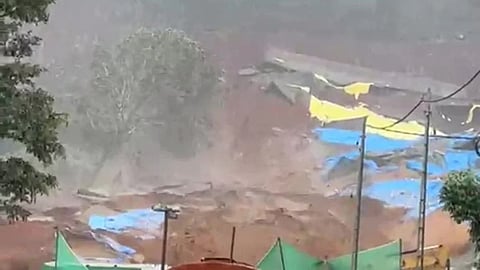 വയനാടിനെ വിറപ്പിച്ച് കള്ളാടി: അപകടത്തിന് ശേഷം 'റെഡ് അലർട്ട്', മണ്ണിടിച്ചിലിൽ ഒരു മരണം