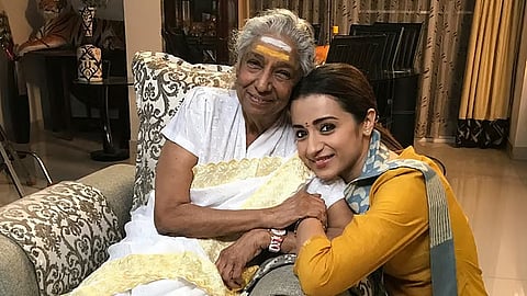 'എന്റെ ജീവിതത്തിലെ ഏറ്റവും വലിയ ബഹുമതി'; എസ് ജാനകിക്ക് ആദരമർപ്പിച്ച് തൃഷ, വീണ്ടും വൈറലായി '96'-ലെ ആ രംഗം