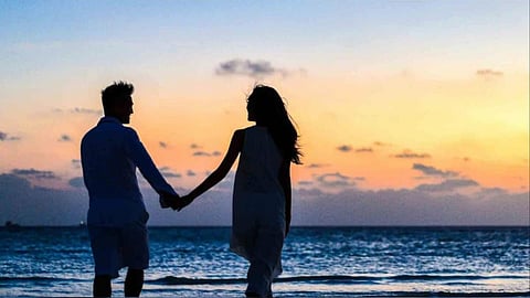 
സിനിമ കാണാനും ഷോപ്പിങ്ങിനും മണിക്കൂര്‍ നിരക്കില്‍ ബോയ്ഫ്രണ്ടിനെ വാടകയ്‌ക്കെടുക്കാം; സോഷ്യല്‍ മീഡിയയില്‍ ശ്രദ്ധ നേടി പുതിയ ട്രെൻഡ്