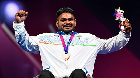 പോളിയോയെയും ദാരിദ്ര്യത്തെയും തോല്‍പ്പിച്ച ജണ്ഡു കുമാര്‍: ഒരു പാരാ പവര്‍ലിഫ്റ്ററുടെ സുവര്‍ണ്ണ യാത്ര