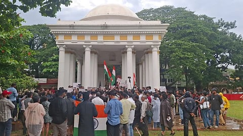 'നിങ്ങൾ ഉമർ ഖാലിദിന് വേണ്ടി മുദ്രാവാക്യം വിളിച്ചോ?'; ഗോവയിൽ പ്രതിഷേധക്കാർക്ക് മുന്നിൽ 240 ചോദ്യങ്ങളുമായി പൊലീസ്