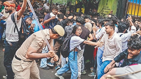 സിജെപി പ്രതിഷേധക്കാർക്കെതിരായ എഫ്ഐആറുകൾ പിൻവലിക്കൽ: സർക്കാർ വിചാരിച്ചാൽ മാത്രം പോരാ, നിയമനടപടികൾ സങ്കീർണ്ണമെന്ന് വിദഗ്ധർ