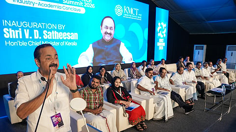 ഇനി ആര്‍ട്ടിഫിഷ്യല്‍ ഇന്റലിജന്‍സിന്റെ കാലം, മനുഷ്യബുദ്ധിയെ മറികടക്കുന്ന ശേഷിയിലേക്ക് എഐ വളരും: വിഡി സതീശന്‍
