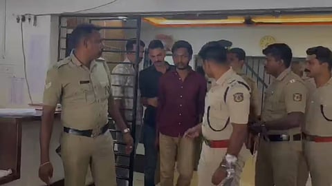 'ആദിത്യൻ ഐപിഎസ്' 
സിനിമയിൽ നിന്ന് കടമെടുത്ത പേരും വാടകയ്ക്കെടുത്ത യൂണിഫോമും; പൊലീസിനെ  കറക്കിയ 22 കാരൻ പിടിയില്‍