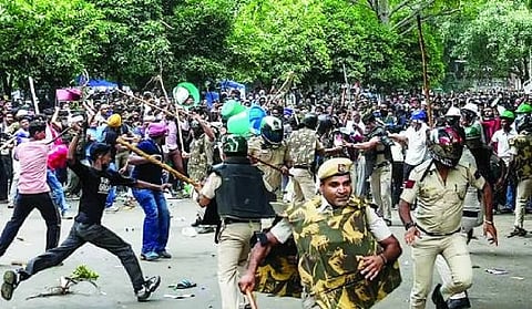 വിദ്യാർഥികൾക്ക് ആശ്വാസം: നീറ്റ് സമരങ്ങളിലെ എഫ്ഐആറുകൾ സുപ്രീം കോടതി റദ്ദാക്കി; പുതിയ കേസുകൾക്ക് വിലക്ക്
