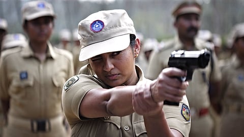 കരിയറിലെ ആദ്യ പൊലീസ് വേഷത്തിൽ കയ്യടി നേടാൻ പാർവതി തിരുവോത്ത്; ‘പ്രഥമ ദൃഷ്ട്യാ കുറ്റക്കാർ’ ട്രെയ്‌ലർ പുറത്ത്