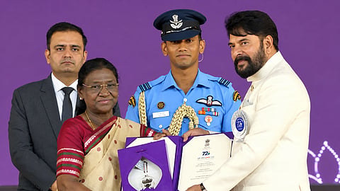 72-ാമത് ദേശീയ ചലച്ചിത്ര പുരസ്‌കാരങ്ങള്‍ സമ്മാനിച്ച് രാഷ്ട്രപതി; നാലാം പുരസ്‌കാരം ഏറ്റുവാങ്ങി മമ്മൂട്ടി, അഭിമാനമായി വൈക്കം വിജയലക്ഷ്മി