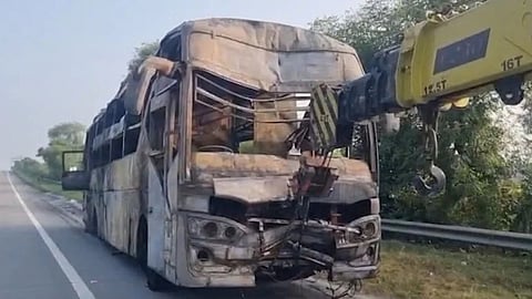 യാത്രക്കാർ പറഞ്ഞിട്ടും ഡ്രൈവർ പുകവലി തുടർന്നു, വാഹനത്തിന് 1.7 ലക്ഷം രൂപ പിഴ; ഗ്രേറ്റർ നോയിഡ ബസ് അപകടത്തിന്റെ കൂടുതൽ വിവരങ്ങൾ