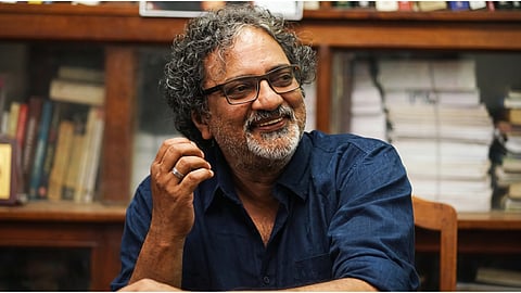 രവീന്ദ്രന്റെ നിയമനത്തിൽ 'ബിപ്പ്ളവ' പാർട്ടി അടിമകൾ വിഷമത്തിലാണ്, സാരമില്ല സഖാക്കളെ; പരിഹസിച്ച് ജോയ് മാത്യു‌