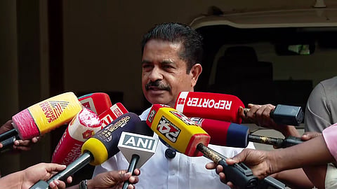 'വിമർശന ചേരിയിൽ ഞാൻ ഒറ്റയ്ക്കാണ്'; മുഖ്യമന്ത്രിക്കെതിരായ വിമർശനത്തിൽ ഉറച്ച് അടൂർ പ്രകാശ്, കോൺഗ്രസിൽ അതൃപ്തി പുകയുന്നു