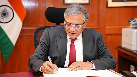 ഫോം 6-ലെ മാറ്റങ്ങൾ സുപ്രീം കോടതി അംഗീകരിച്ചിട്ടില്ല; ജ്ഞാനേഷ് കുമാറിനെതിരായ ഹർജിയിൽ കേന്ദ്രത്തിനും തെരഞ്ഞെടുപ്പ് കമ്മീഷനും നോട്ടീസ്
