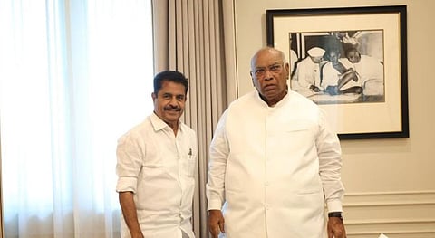 'യെസ്'; മുഖ്യമന്ത്രിക്കെതിരെ ഖാർ​ഗെയ്ക്ക് പരാതി നൽകി അടൂർ പ്രകാശ് 