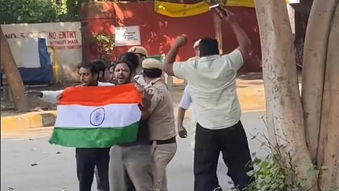ജന്തർ മന്തറിൽ സിജെപിയുടെ മിന്നൽ സമരം; പ്രതിഷേധം അശുതോഷ് റാങ്കയുടെ നേതൃത്വത്തിൽ, പ്രവർത്തകരെ പൊലീസ് അറസ്റ്റ് ചെയ്തു