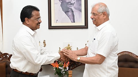 'പിഎസ്‌സി ചെർമാനെയും അംഗങ്ങളെയും പുറത്താക്കണം..'; രാഷ്ട്രപതിക്ക് ശുപാർശ നൽകി ഗവർണർ, നിയമോപദേശ തേടാൻ ചെയർമാൻ