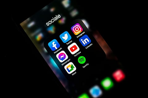 e Australian government banning young teenagers from social media 