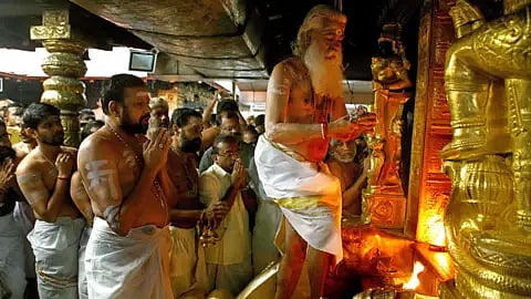 ശബരിമലയിൽ നിന്ന് മോഷ്ടിച്ച സ്വർണം മറ്റ് ക്ഷേത്രങ്ങളിൽ ഉപയോ​ഗിച്ചു
