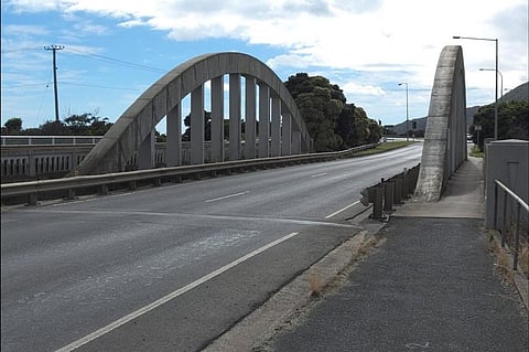  Emu River Bridge 