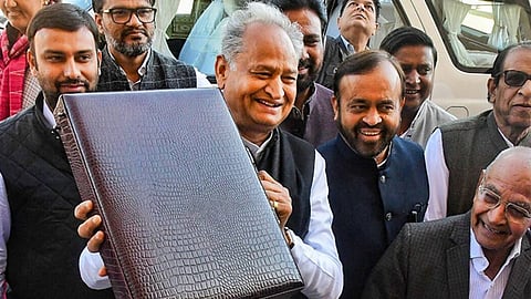 'സോറി, ബജറ്റ് മാറിപ്പോയി': രാജസ്ഥാനില്‍ പഴയ ബജറ്റ് അബദ്ധത്തിൽ അവതരിപ്പിച്ച് മുഖ്യമന്ത്രി 