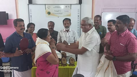 കടക്കരപ്പള്ളി ഗവ. സ്കൂളിലെ കുരുന്നുകൾക്കും അധ്യാപകർക്കും വജ്രയുടെ സ്നേഹാദരവ്