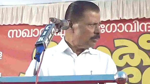 ' നിന്‍റെ മൈക്കിന്‍റെ  തകരാറിന് ഞാനാണോ ഉത്തരവാദി '; വേദിയിൽ വച്ച് മൈക്ക് ഓപ്പറേറ്ററെ ശകാരിച്ച് എം വി ഗോവിന്ദൻ