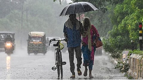 അടുത്ത 3 മണിക്കൂറിനുള്ളിൽ ഒറ്റപ്പെട്ടയിടങ്ങളിൽ മഴയ്ക്ക് സാധ്യത;  2 ജില്ലകൾക്ക് മുന്നറിയിപ്പ്