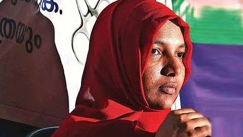 വ​യ​റ്റി​ല്‍ ക​ത്രി​ക: 2 ല​ക്ഷം ന​ഷ്ട​പ​രി​ഹാ​രം:  സ്വീ​ക​രി​ക്കി​ല്ലെന്ന് ഹ​ർ​ഷി​ന
